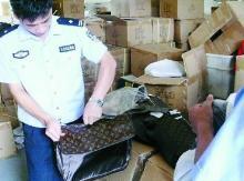 福州一工廠月產6000多假LV包 產品運到國外出售(圖)-新聞頻道-手機